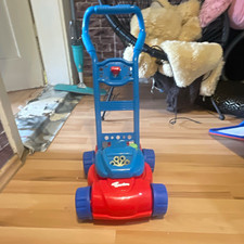 Spielzeug-Rasenm&auml;her f&uuml;r Kinder 3&ndash;4 Jahre, rot/blau, Schiebespielzeug mit R&auml;dern