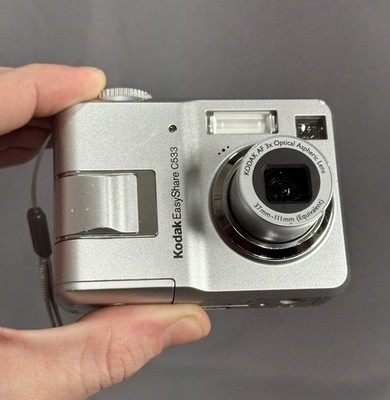 Kodak EasyShare C533 Compact Digital Camera 5MP Silver Bundle SD card EUC