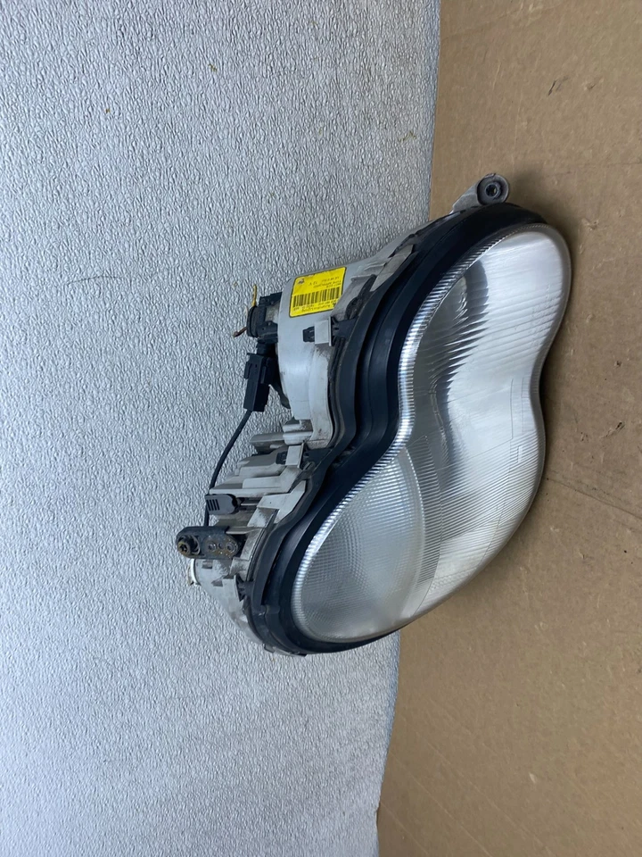 2001 - 2004 Mercedes-Benz C Class Halogen Right Passenger Headlight OEM U9791 DW - Image 2 of 4