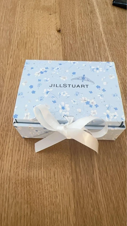 JILL STUART Gift Set Face Powder, Lip & Hand Cream Floral Design Box cute - Image 2 of 4