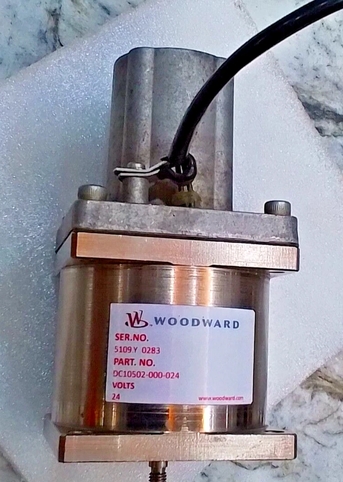 Actuador Woodward Referencia Nº:- DC10502-000-024 24V CUMMINS P/N: EK3000B 3283462 Foto 2 de 3