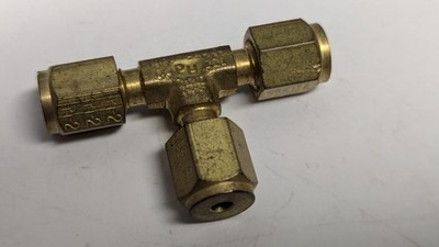 New Parker Brass 1/8'' CPI Fractional Tube Union Fitting, 2-2-2 JBZ-B