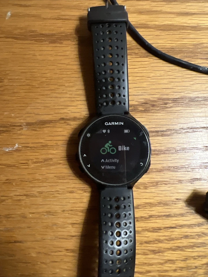 Garmin Forerunner 235 GPS-Sportuhr mit Pulsmesser und Ladekabel - Bild 2 von 3