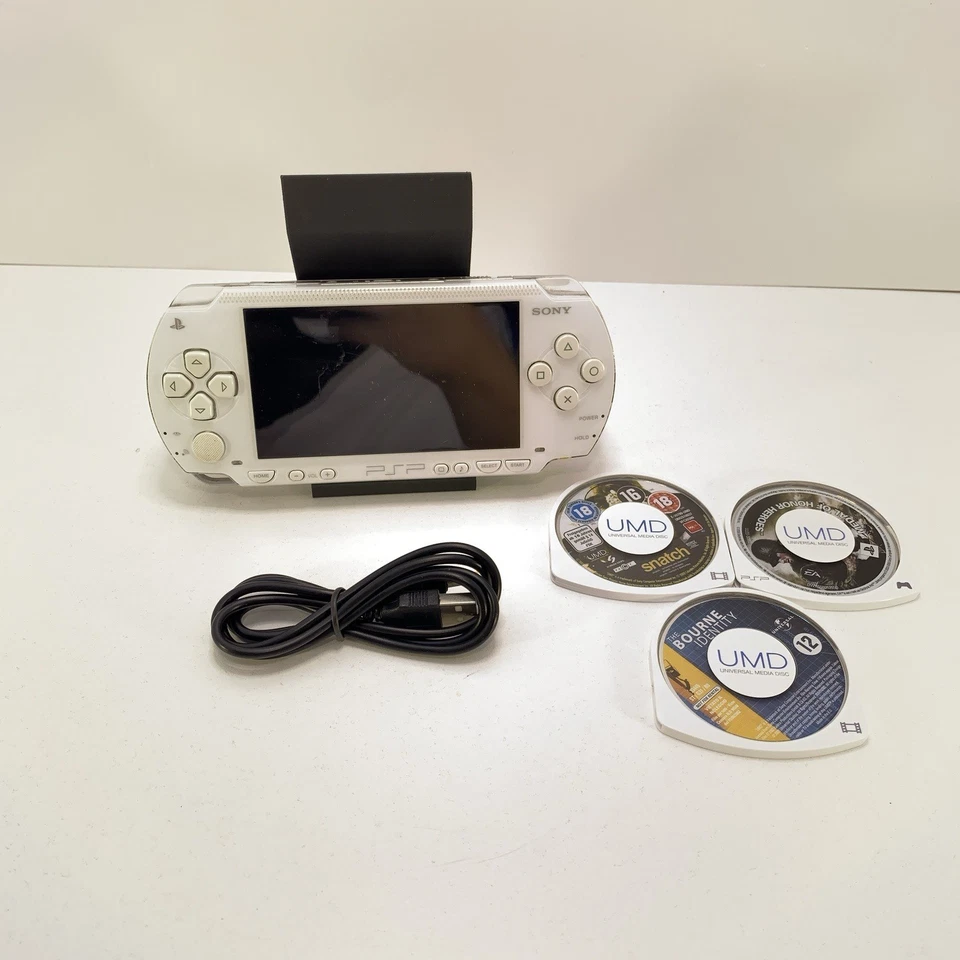 Console Sony Playstation Portable PSP 1004 Bianca White - COMPLETA + Giochi, foto 1 di 5