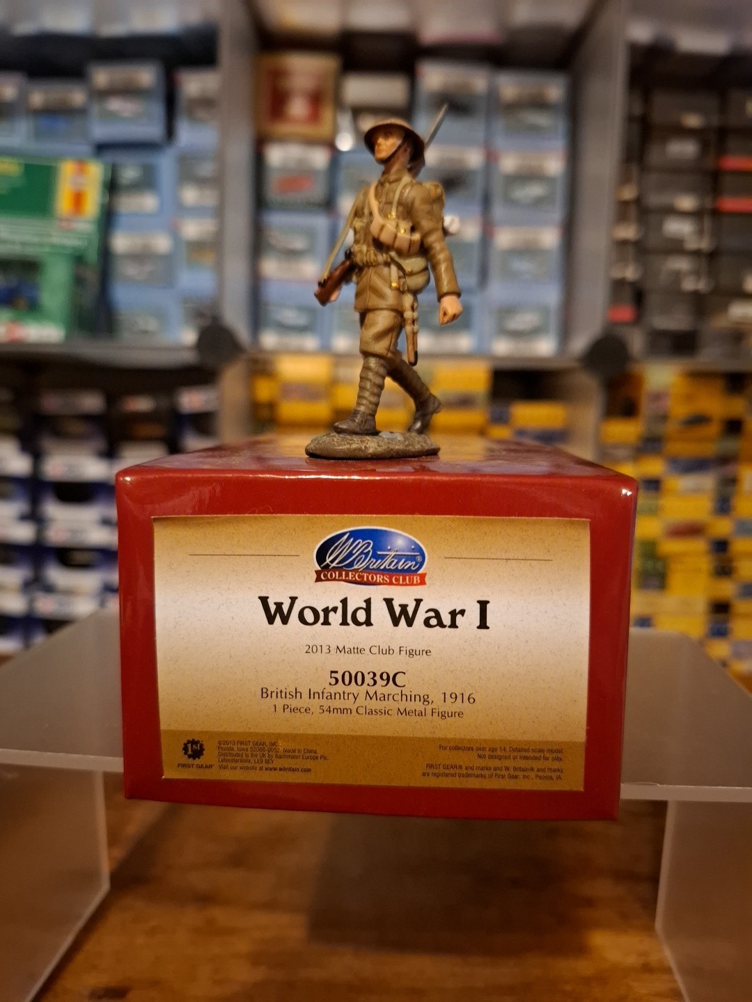 BRITAINS 50039C WORLD WAR ONE COLLECTORS CLUB BRITISH INFANTRY MARCHING FIGURE
