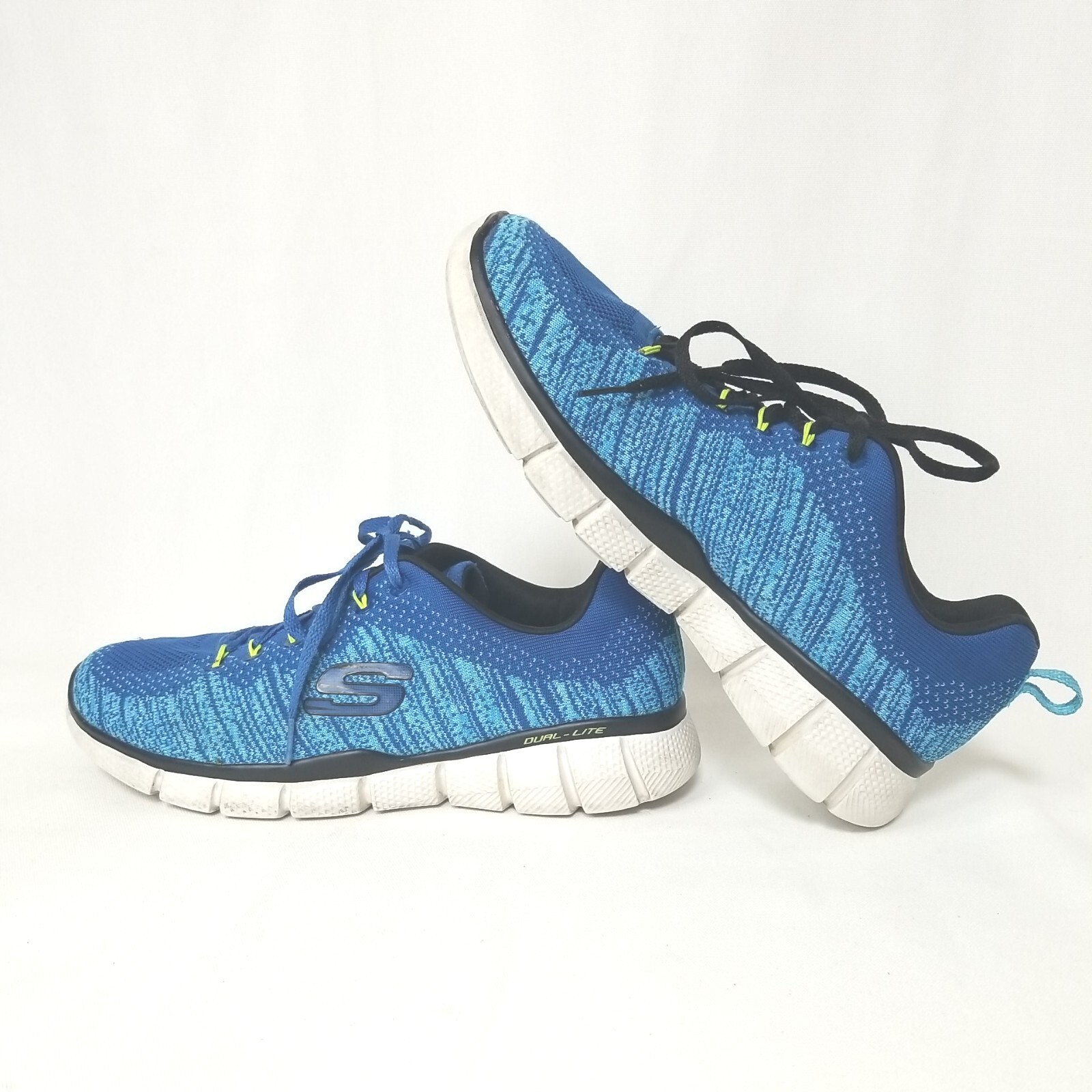 Dual Lite relaxed fit Skechers Size 