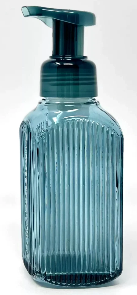 Bath & Body Works 绿色蓝绿色玻璃温和清洁发泡手皂分装器 — 第 3/4 张图片