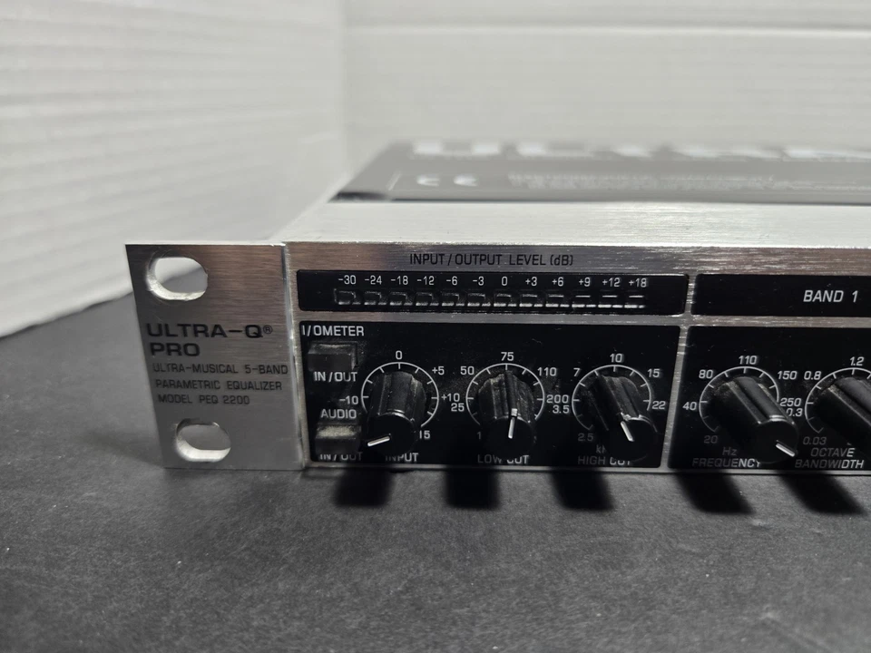 Behringer Ultra Q Pro PEQ 2200 Musical 5-Band Parametric Equalizer W/Power Cord - Image 3 of 4