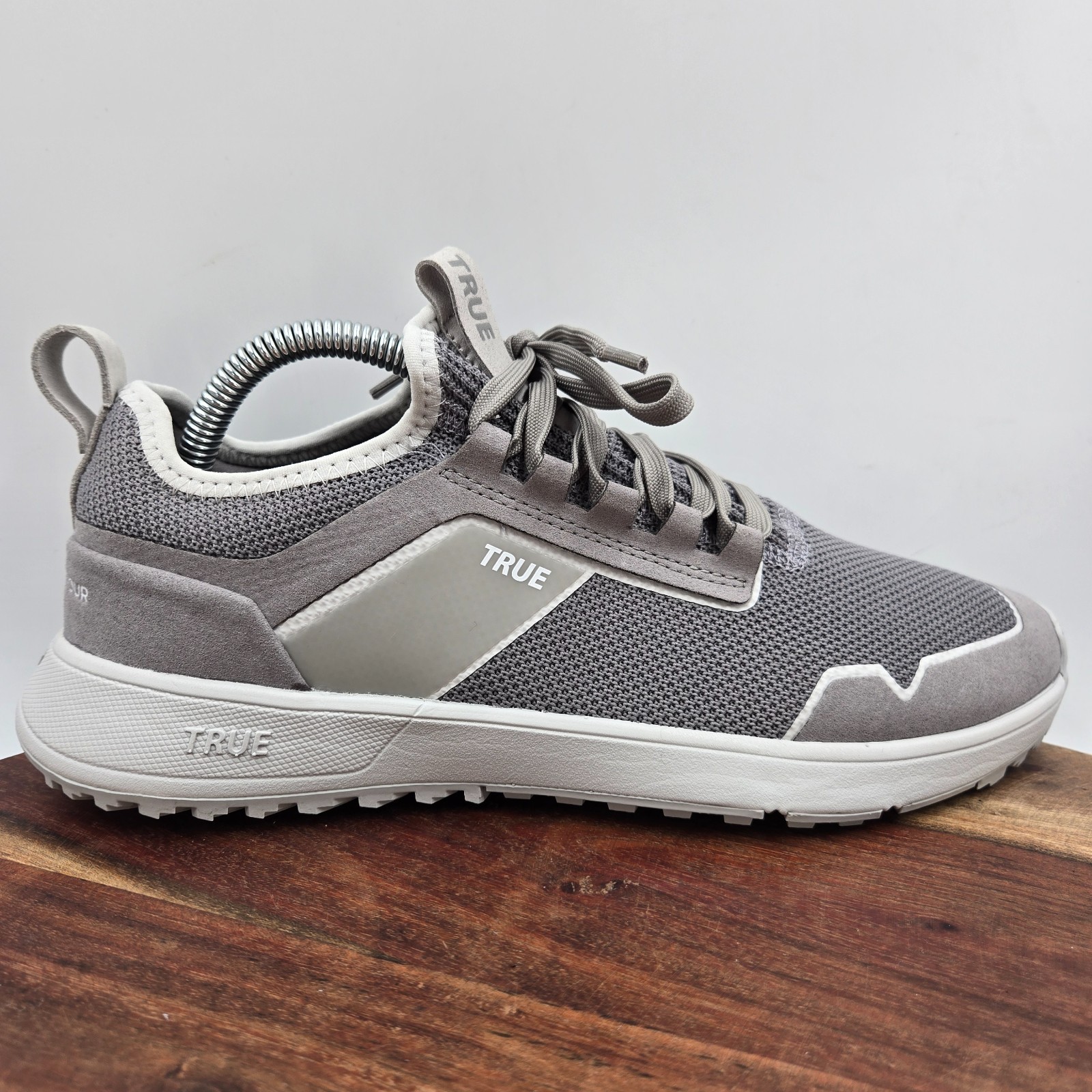 Women 9 Gray White Spikeless Golf Sneaker