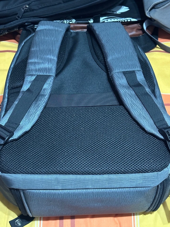 Dron DJI FPV Combo con múltiples accesorios, color negro y con protección. - Imagen 4 de 4