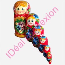 Matriochka poupée russe fleur et papillons