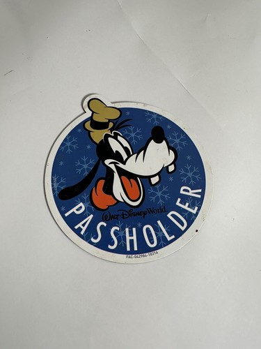 WALT DISNEY WORLD ANNUAL PASSHOLDER GOOFY MAGNET - Picture 3 of 6