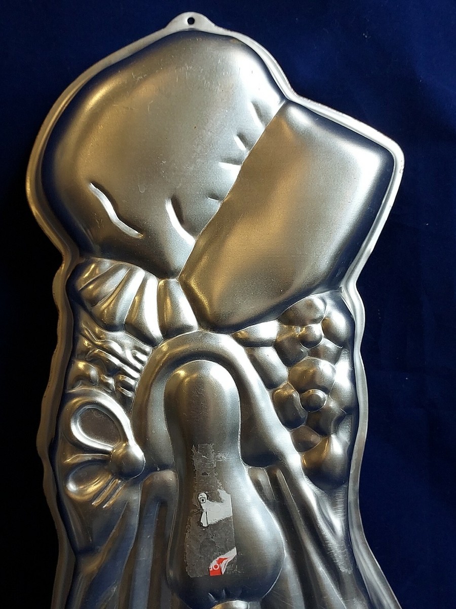 VTG HOLLY HOBBIE 1975 GIRL IN DRESS W/ FLOWERS CAKE PAN 502 VTG HOLLY HOBBIE 1975 GIRL IN DRESS W/ FLOWERS CAKE PAN 502