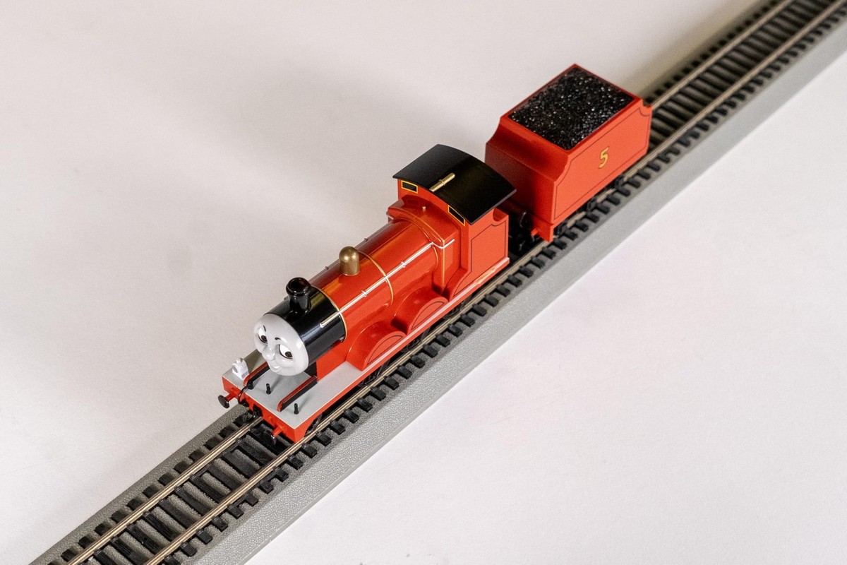 Bachmann HO Scale Thomas Moving Eyes Locomotive Train - Red for