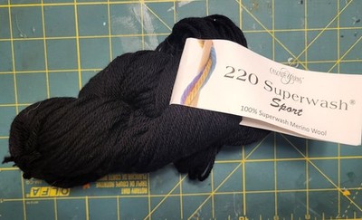 Cascade Yarns 220 Superwash Sport merino wool yarn worsted # 3 136 yards black