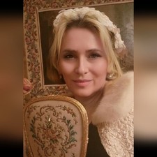 VINTAGE White Floral Hair Fascinator   Old Hollywood Glam Collectible Headpiece