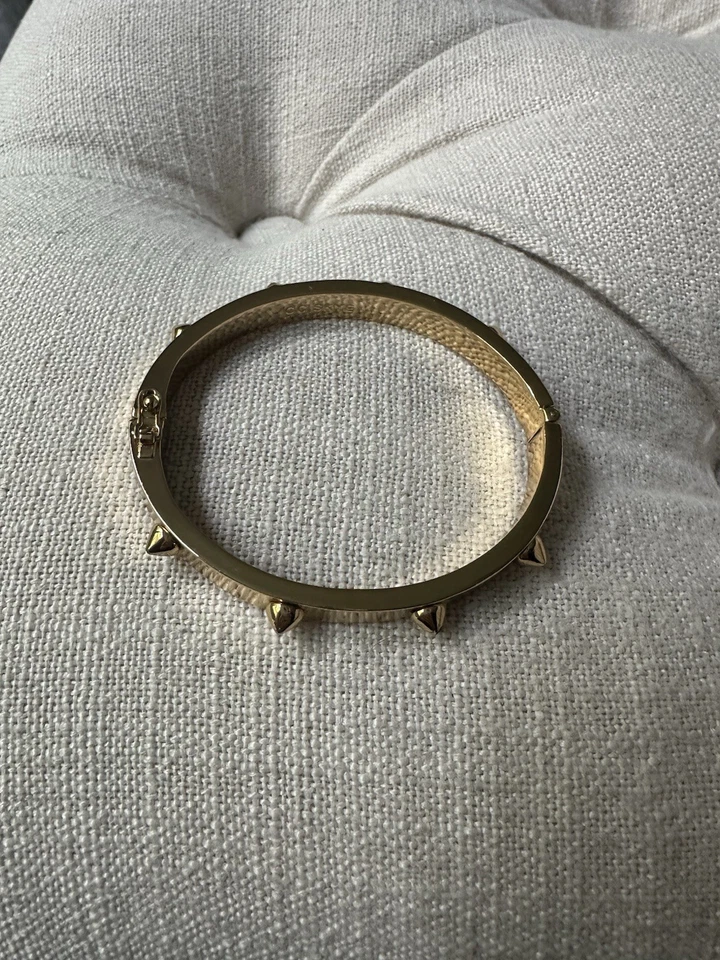 CC Skye pulseira de dobradiça cravejada folheada a ouro celebridade favorita - Imagem 2 de 4