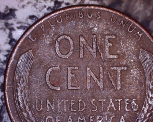 1945 P wheat cent lamination peal on reverse from rim to one cent - Picture 4 of 11