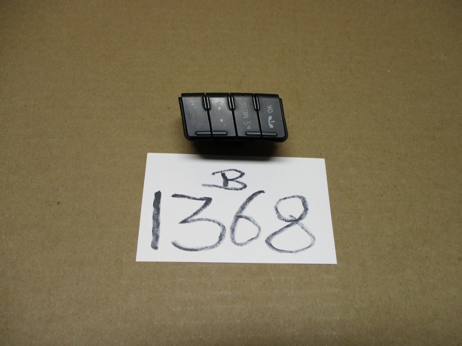 2011 Ford Taurus Steering Wheel Radio Switch Control Power #1368-B 