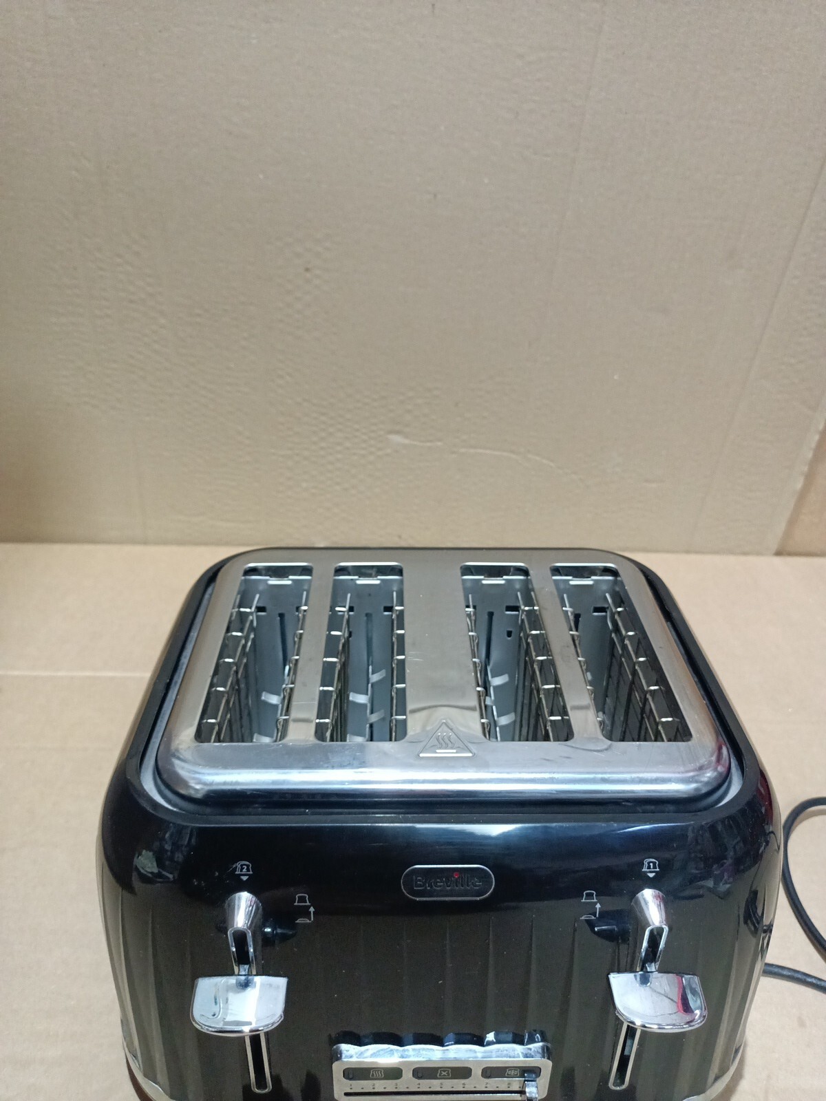 Breville Flow 4Slice Toaster with HighLift and Wide Slots, Black
