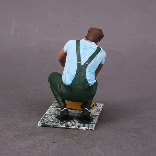 Figur Bemalt harz resin Mann packt eine Kiste für diorama 1:18 S960 - Bild 8 von 10