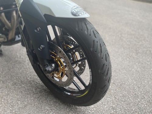 Triumph Tiger 800 XRX - 2015 with later upgraded suspension - Picture 11 of 22