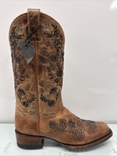 Shyanne Women's Floral Embroidered  Brown Boots Size 9.
