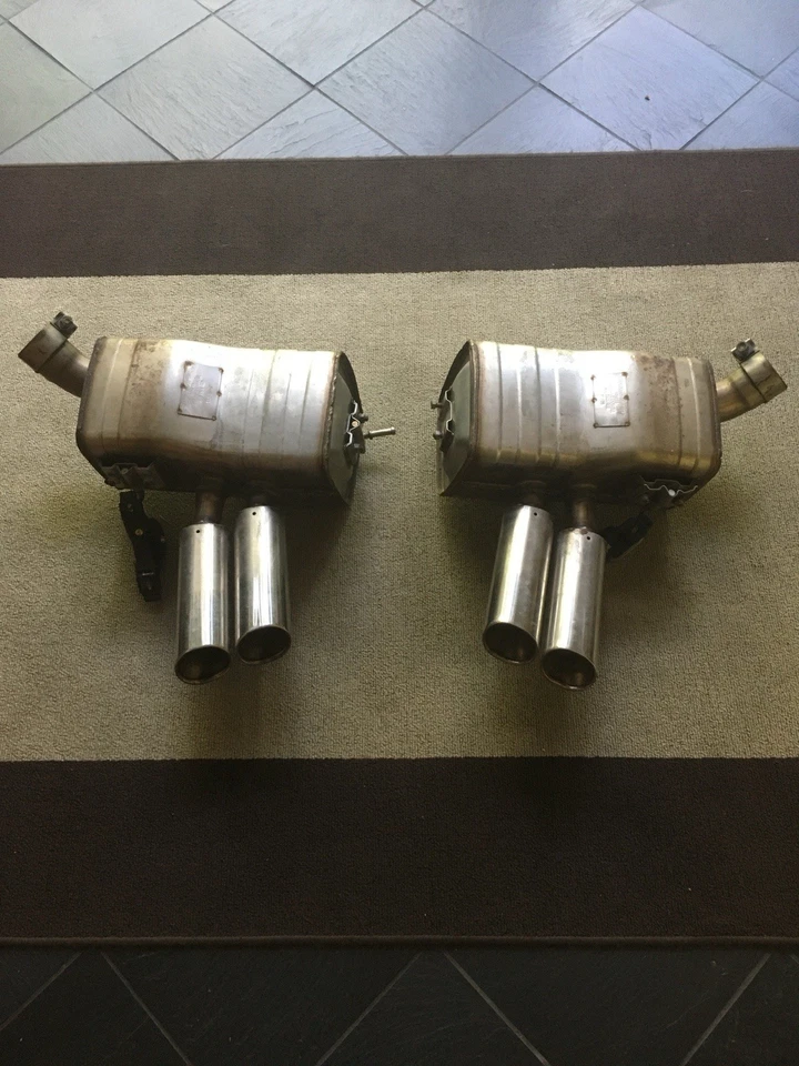 Silenciadores traseros Maserati 4200 M138 cupé muy buen estado desde 2006 cupé 20 k Foto 3 de 4