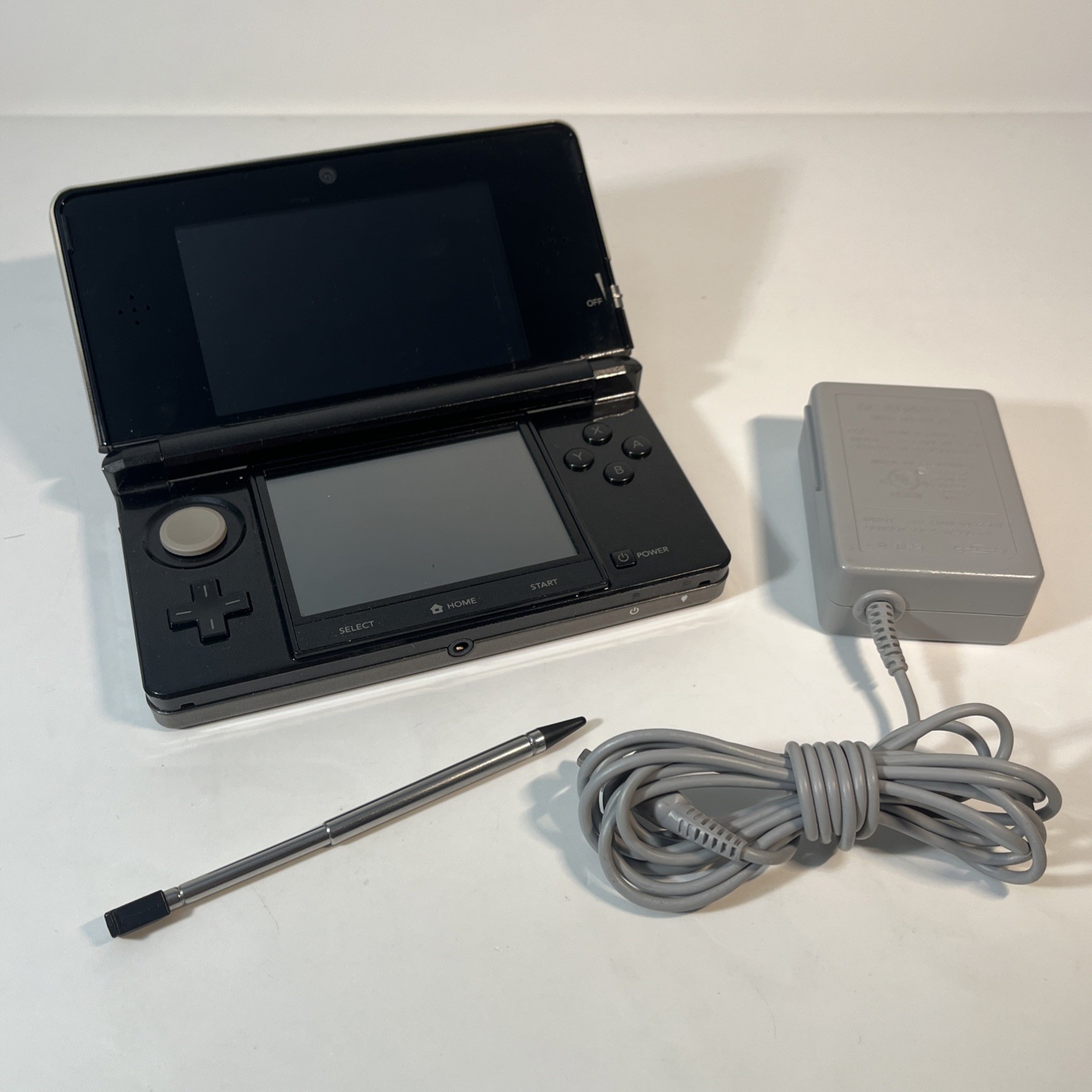 Nintendo 3DS Cosmo Black Handheld System w Charger & Stylus - Tested & Working