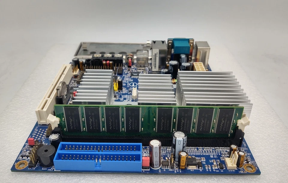 Placa base VIA EPIA-SP8000EG LVDS Mini ITX VIA C3 800 MHz + RAM + Escudo de E/S Foto 4 de 4