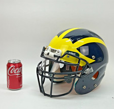 Casco de fútbol americano híbrido Schutt Youth Vengeance con patrón de alas Michigan talla YL