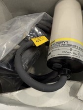 One (1) Omron E2K-C25MY1 Capacitive Proximity Switch 2m 26117K NEW