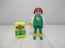 Playmobil person vintage 1974 Geobra  green yellow white pirate hook hand