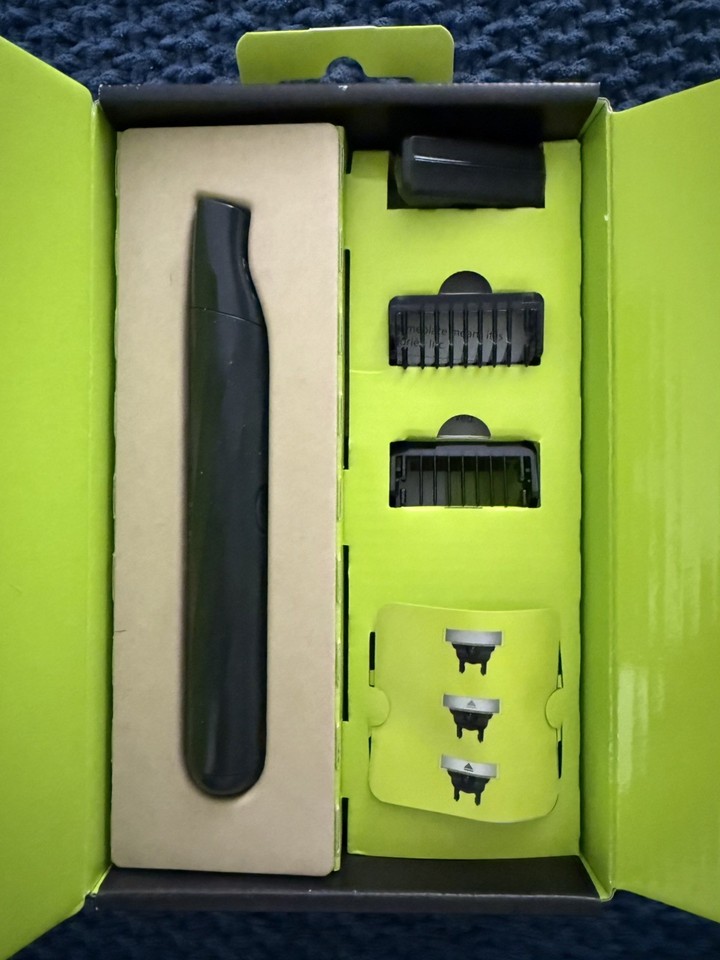 Philips Norelco OneBlade Men's Rechargeable Face Razor Trimmer Gift Set ...