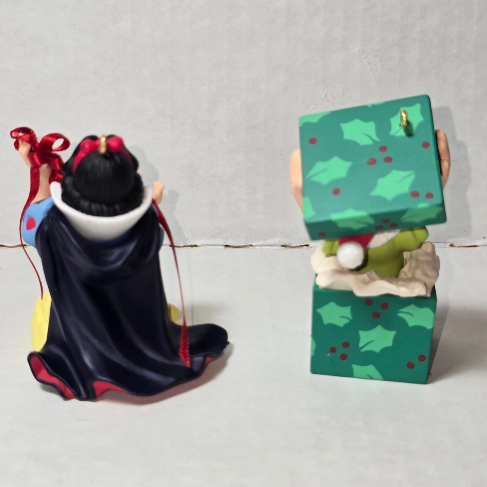 Hallmark Keepsake Blancanieves Conjunto de 2 Adornos Edición Aniversario y Dopey! Foto 4 de 4