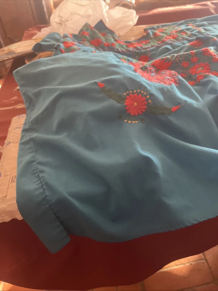 Vestido Turquesa Mexicano Puebla Bordado FLORAL 3x Hecho a Mano Foto 3 de 4