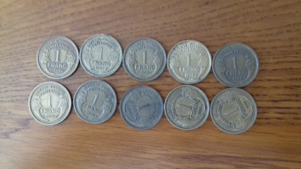 Lot de 10 pièces de 1 franc MORLON bronze-alu différentes - Photo 1/1