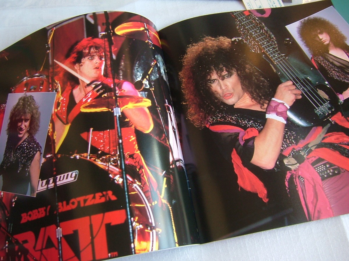RATT 1985 TOUR ROGRAM WITH TICKET 1985 JAPAN 36 PAGE TOUR PROGRAM