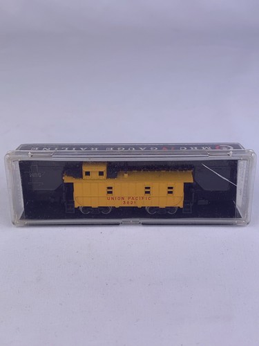 MRC # 7084 Union Pacific 3821 Caboose N Scale Case - Picture 8 of 9
