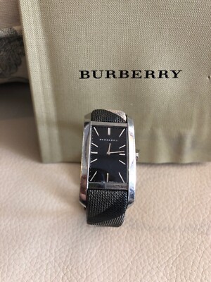 Ladies Burberry Heritage Nova Check Leather Band Black Dial Ladies Burberry Heritage Nova Check Leather Band Black Dial