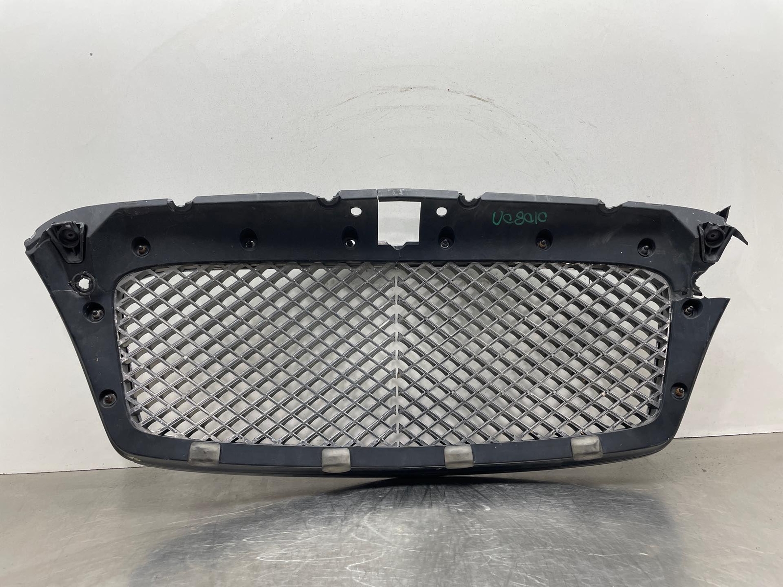 2009 Bentley Continental Flying Spur Sedan Front Grill Trim Panel Corner Cracked