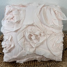 POTTERY BARN MONIQUE LHUILLIER ROSETTE BABY/TODDLER QUILT  BLUSH