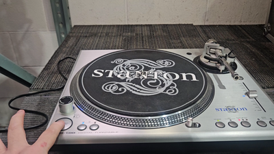 Stanton STR8-100 Digital Turntable with Power Cord & Travel Case