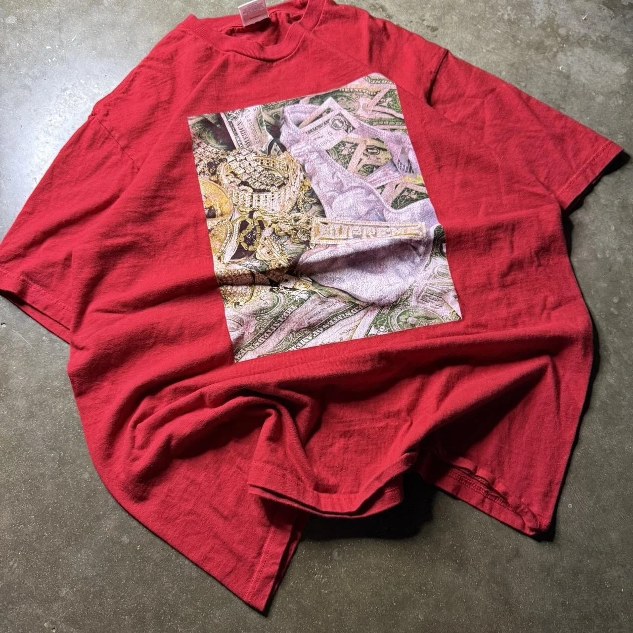 T shirt moyen rouge suprême « Bling » porté une fois