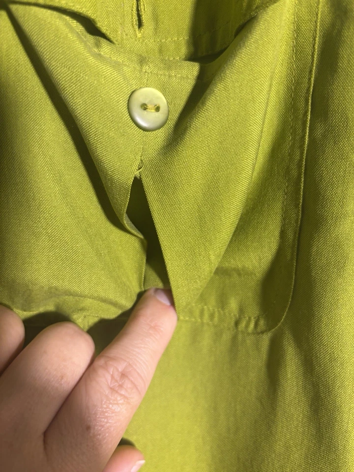 Blusa de manga larga con botones Laura Scott 100 % seda para dama talla M Foto 4 de 4