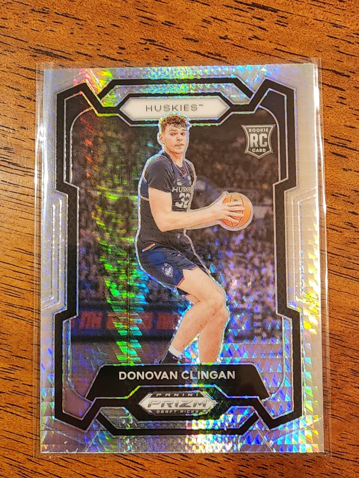 2024 PANINI PRIZM DRAFT PICKS DONOVAN CLINGAN HYPER PRIZM #95 ROOKIE RC UCONN