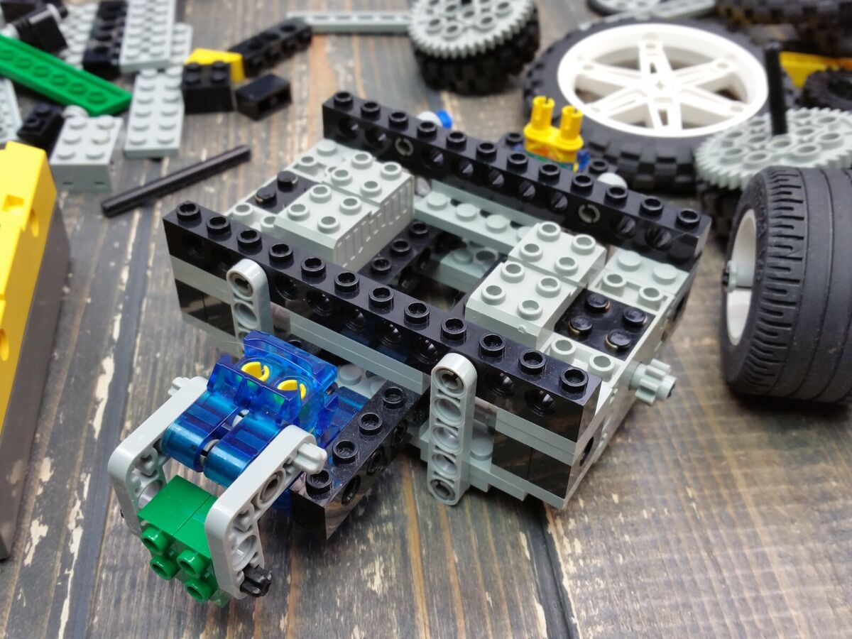 LEGO Mindstorms Robotics Invention System 2.0 **READ INFORMATION**