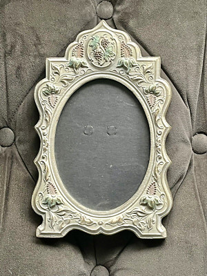 VTG YESTERYEAR ALABASTER WHITE PICTURE FRAME OVAL GRAPEVINE CREAM 85.5 EASEL