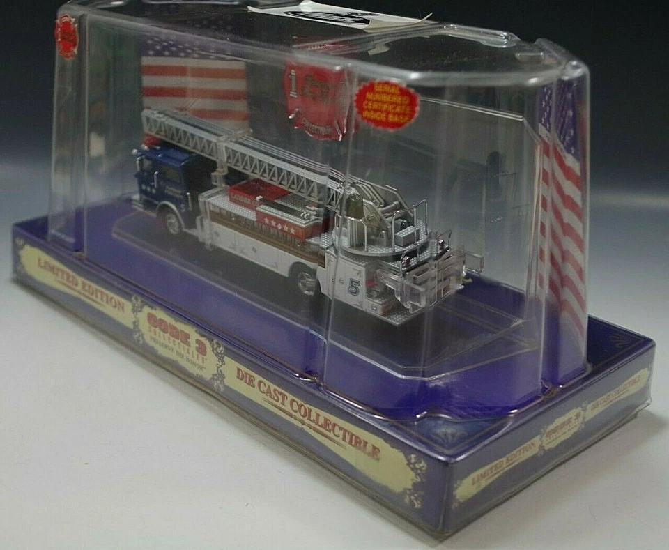 CÓDIGO 3 PATRIOT BOMBEROS CF ESCALERA DE MONTAJE TRASERO #5 LE. Die Cast 1/64 sin usar, en caja Foto 3 de 4