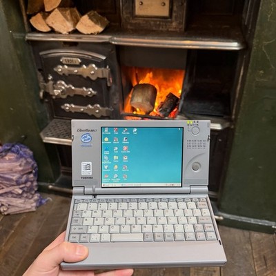 Toshiba Libretto 70CT Computer mit Ladegerät plus Handbuch und Dock und Tasche. 